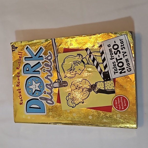 Rachel Renée Russell Dork Diaries Tales from a Not so talented Pop Star- Glam TV - Picture 4 of 17